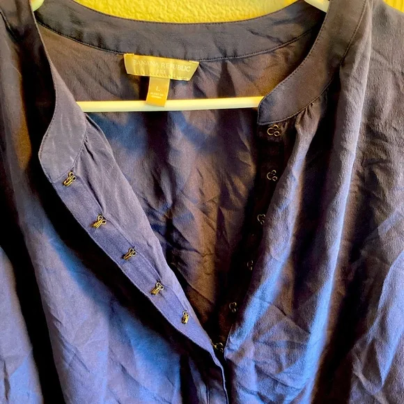 Dark navy 100% silk dressy top. Size Large - Picture 1 of 5